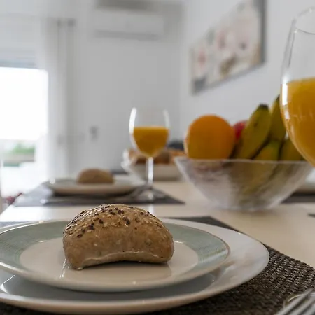 #372 Sunny Balcony Retreat 3 Bedrooms 아파트 알부페이라