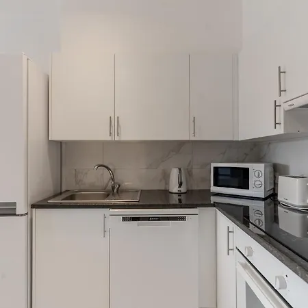 #372 Sunny Balcony Retreat 3 Bedrooms