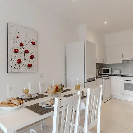 아파트 #372 Sunny Balcony Retreat 3 Bedrooms *