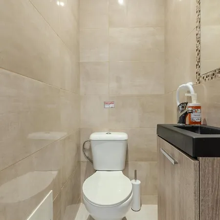 #372 Sunny Balcony Retreat 3 Bedrooms 아파트 *