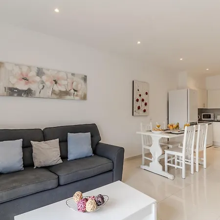 Appartamento #372 Sunny Balcony Retreat 3 Bedrooms *
